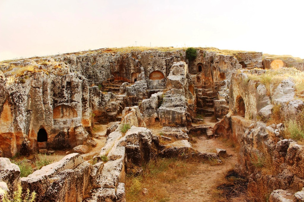 Kayalara Oyulmuş Bir Kent – Perre